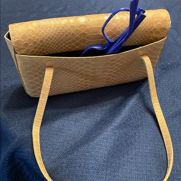 Small Gold Ann Taylor Bag - Picture 4 of 4